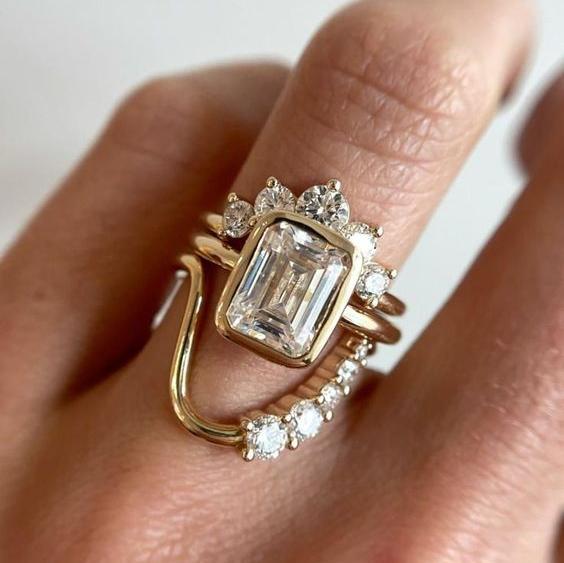 Classic Elegant Golden Glass Ring