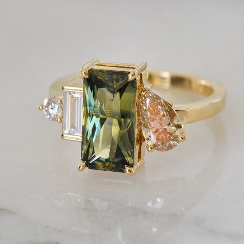 Retro Green Glass and Gold Ring