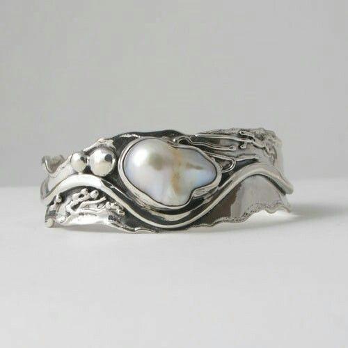 Retro Silver Wavy Ring with White Stone