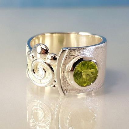 Antique Olive Green Glass Silver Ring