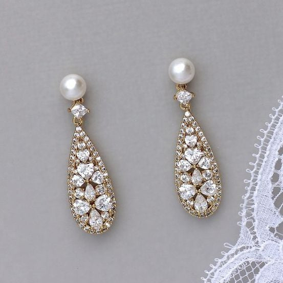 Retro Radiant Pearl Earrings