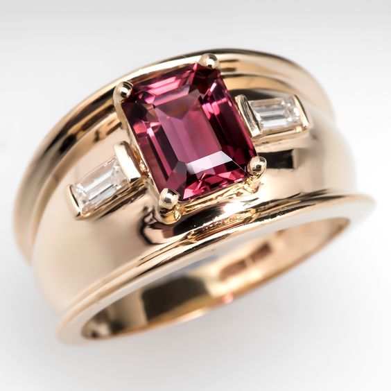 Retro Gold Ring with Vintage Red Glass