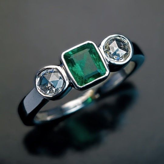 Retro Green Zirconia Silver Ring