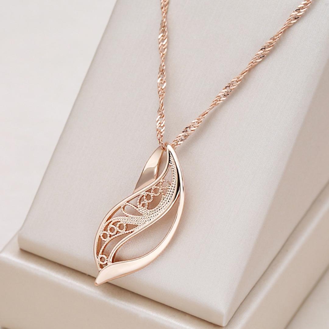 Gold Elegant Harmony Necklace