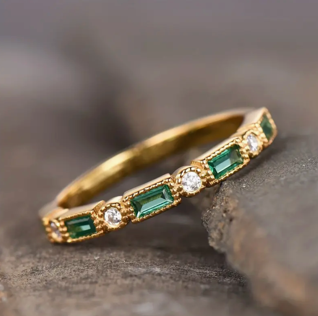 Antique Gold Ring with Inlaid Green Zirconia