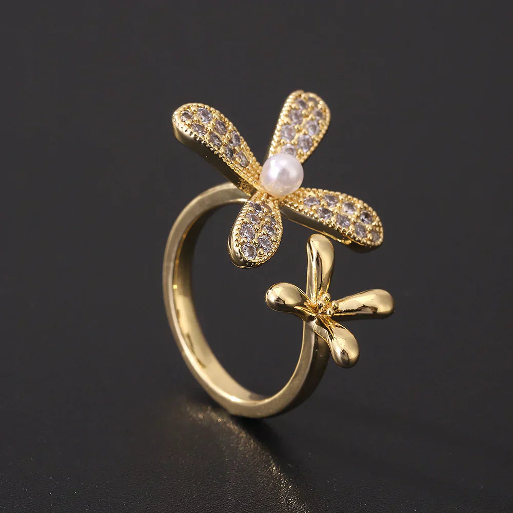 Retro Radiant Pearl Daisy Ring