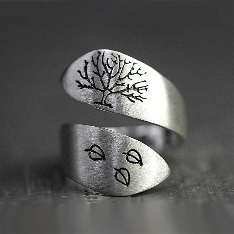 Retro Leaf-Inspired Tree Rings