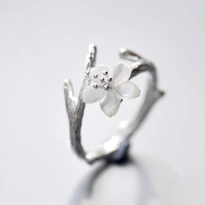 Adjustable Vintage White Blossom Ring