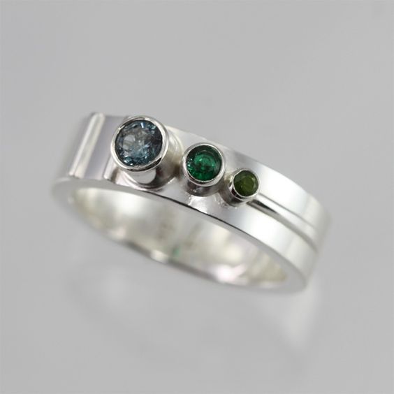 Antique Silver Ring with Green Crystals