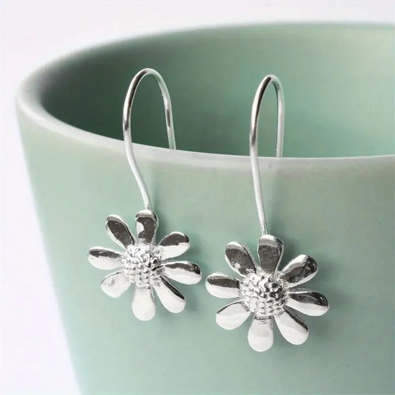 Retro Silver Daisy Earrings