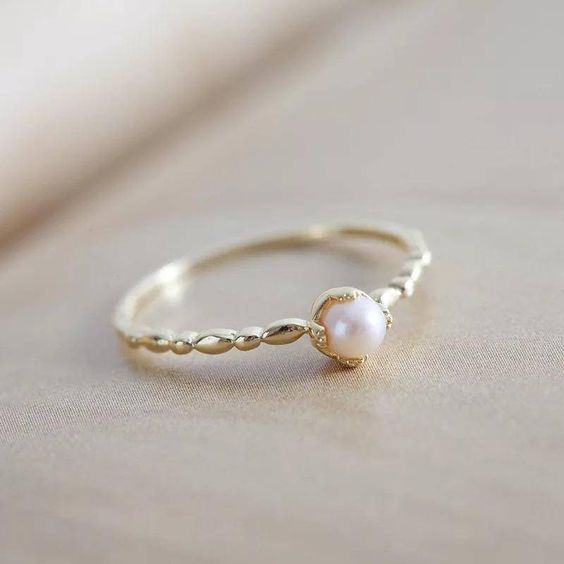 Chic White Pearl Ring