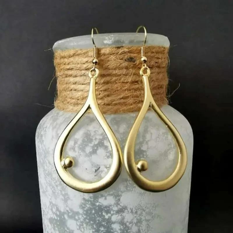 Retro Golden Hollow Dangle Earrings