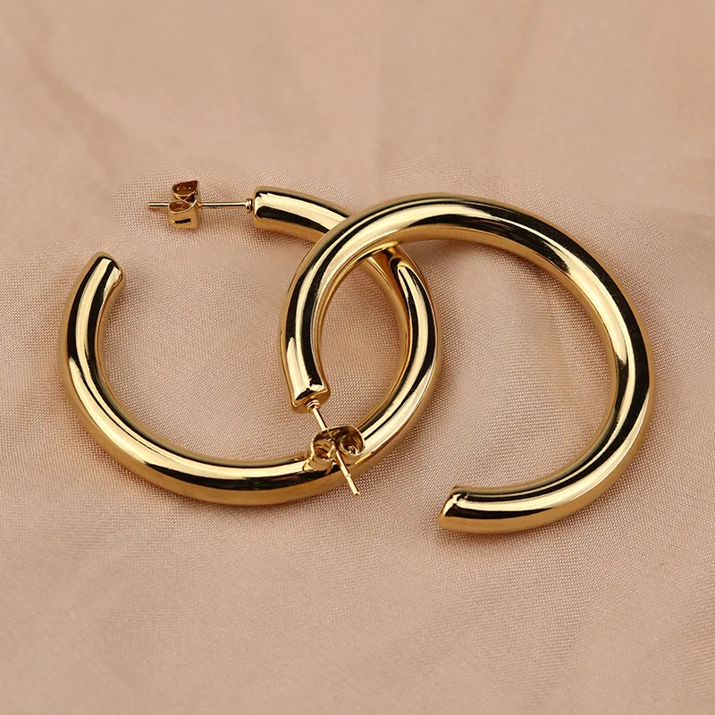 Chic Gold Hoop Earrings