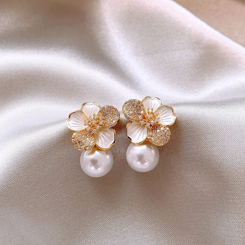 Chic Floral and Pearl Dazzle Earrings