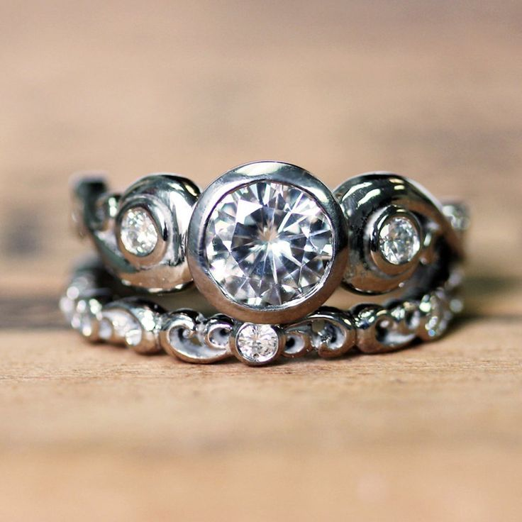 Antique Silver-Plated Zirconia Ring