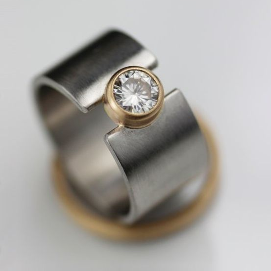 Antique Dark Silver Zirconia Inlaid Ring