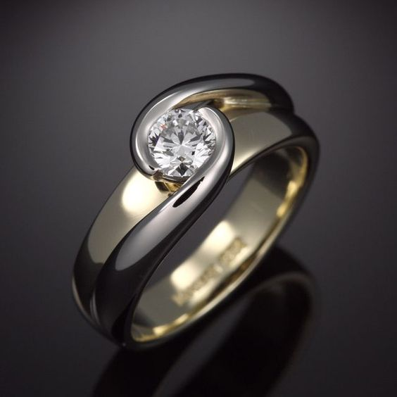 Retro Spiral Gold Zirconia Ring