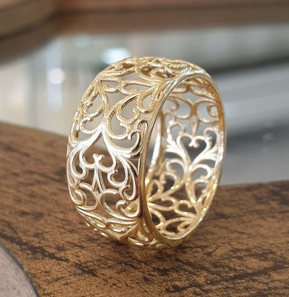 Antique Hollow Gold Ivy Band