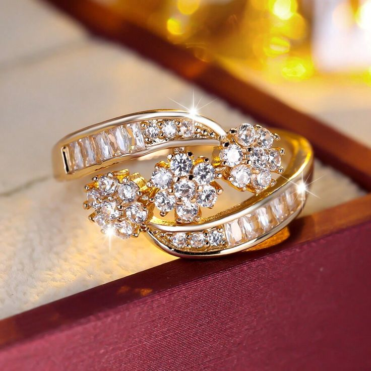 Retro Gold Ring with Irregular Spiral Design and Zirconia Accents