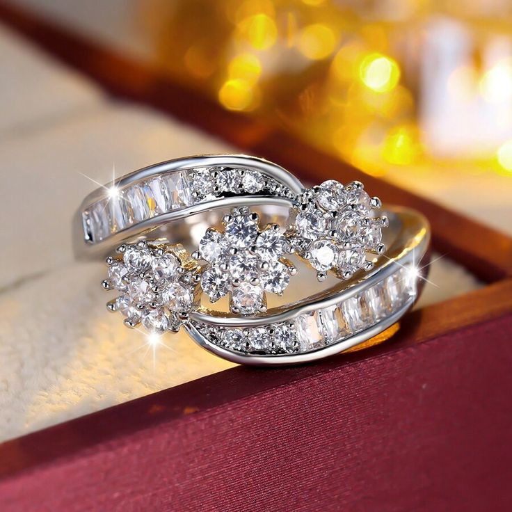 Retro Spiral Zirconia Silver Ring with Unique Design