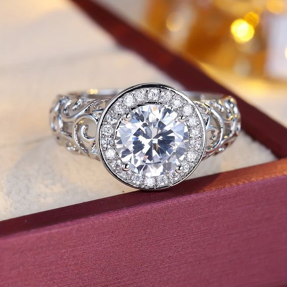 Antique-Inspired Silver Ring with Sparkling Round Design