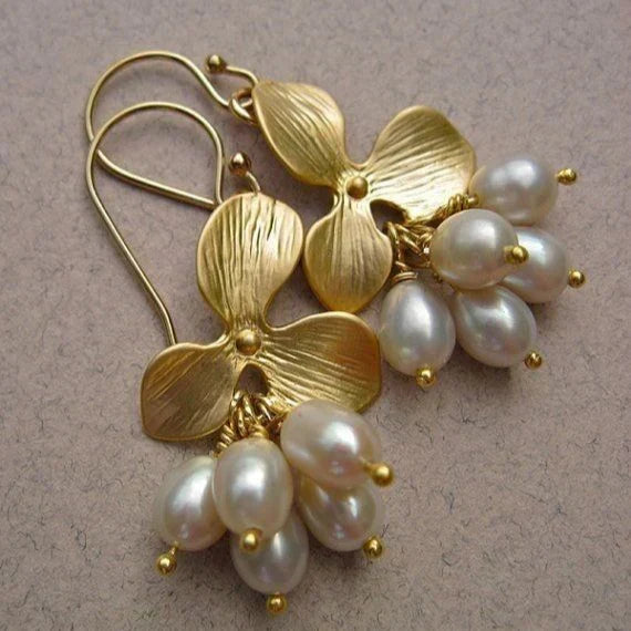 Retro Floral Pearl Earrings