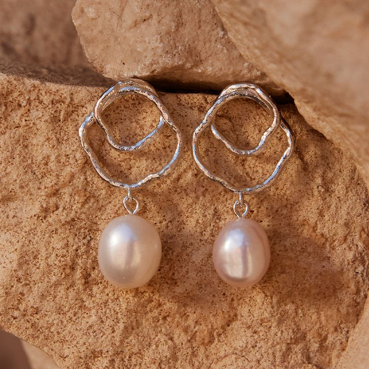 Retro Pearl Drop Earrings