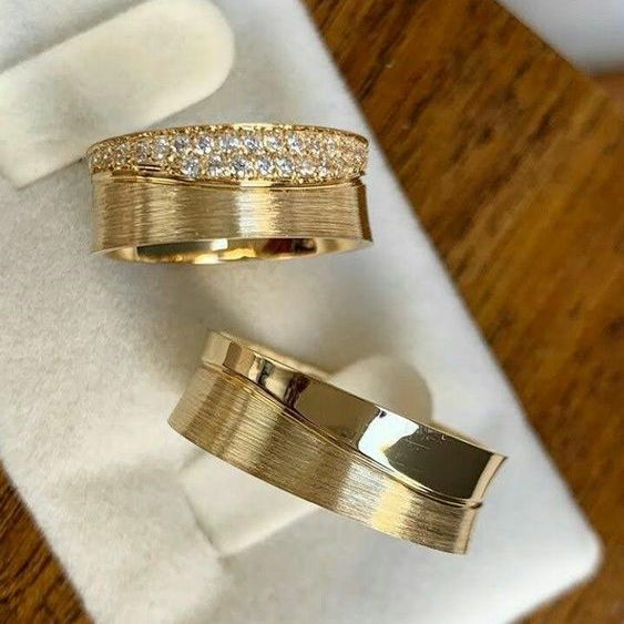Glittering Vintage Gold Rings