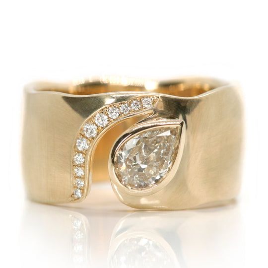 Retro Inlaid Zirconia Dangle Ring