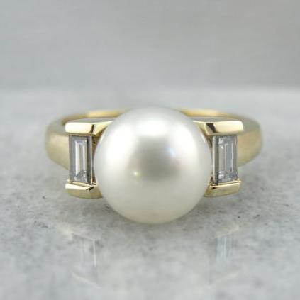 Classic Pearl and Zirconia Ring