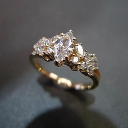 Classic Crystal Crown Ring with Vintage Elegance