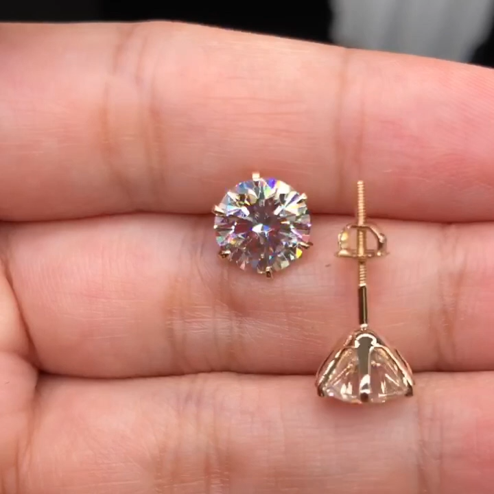 Elegant Tera Gold Earrings