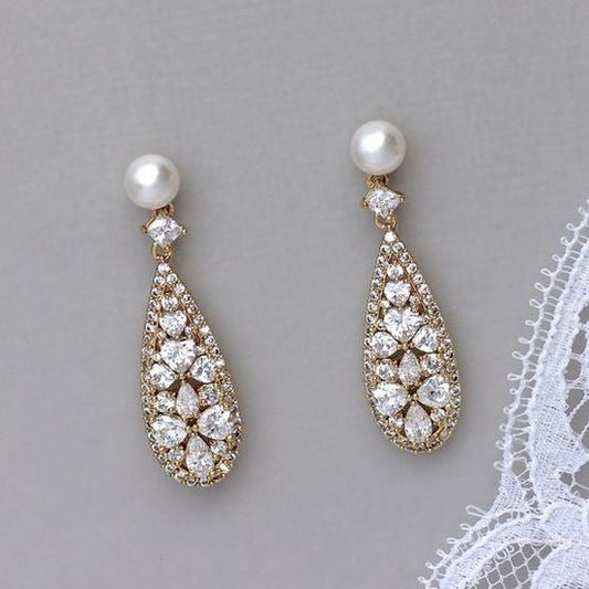 Retro Radiant Pearl Earrings