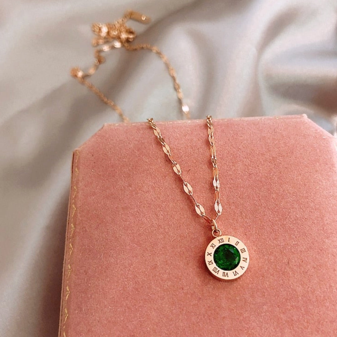 Gold Time Necklace Featuring an Emerald