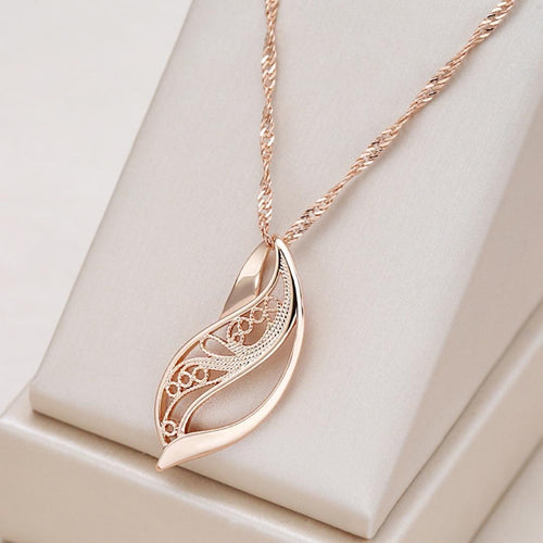 Gold Elegant Harmony Necklace