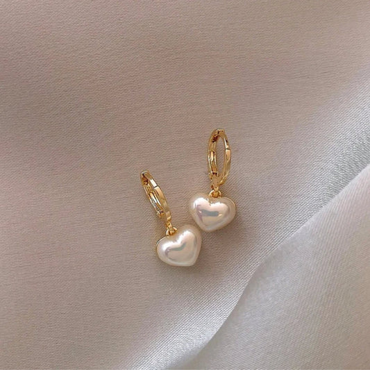 Chic Heart-Shaped White Pearl Earrings