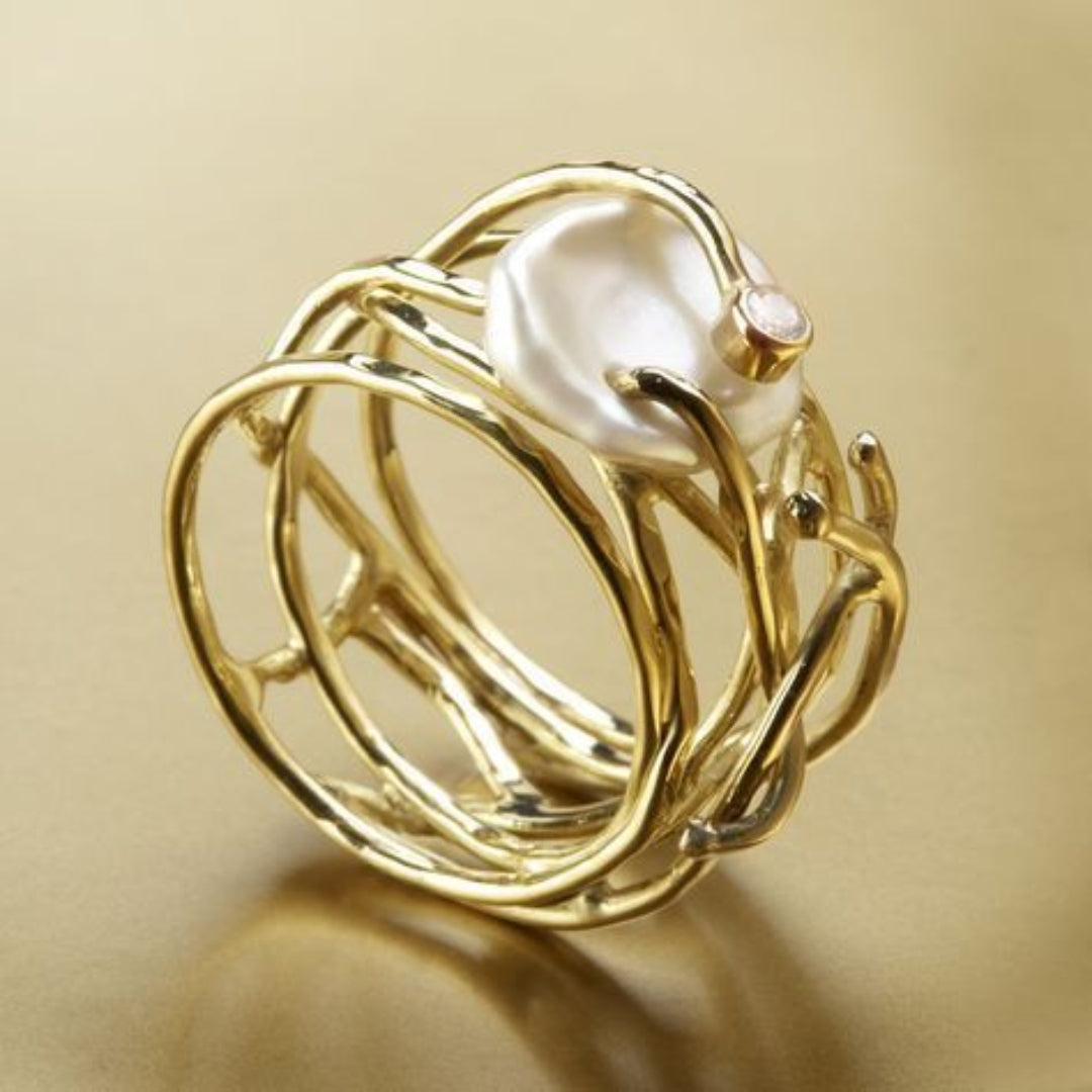 Elegant Vintage Gold and Pearl Ring