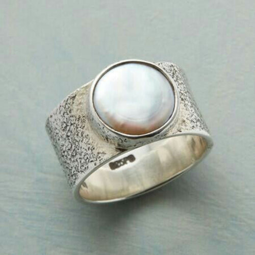 Classic Silver Ring Featuring a White Pearl