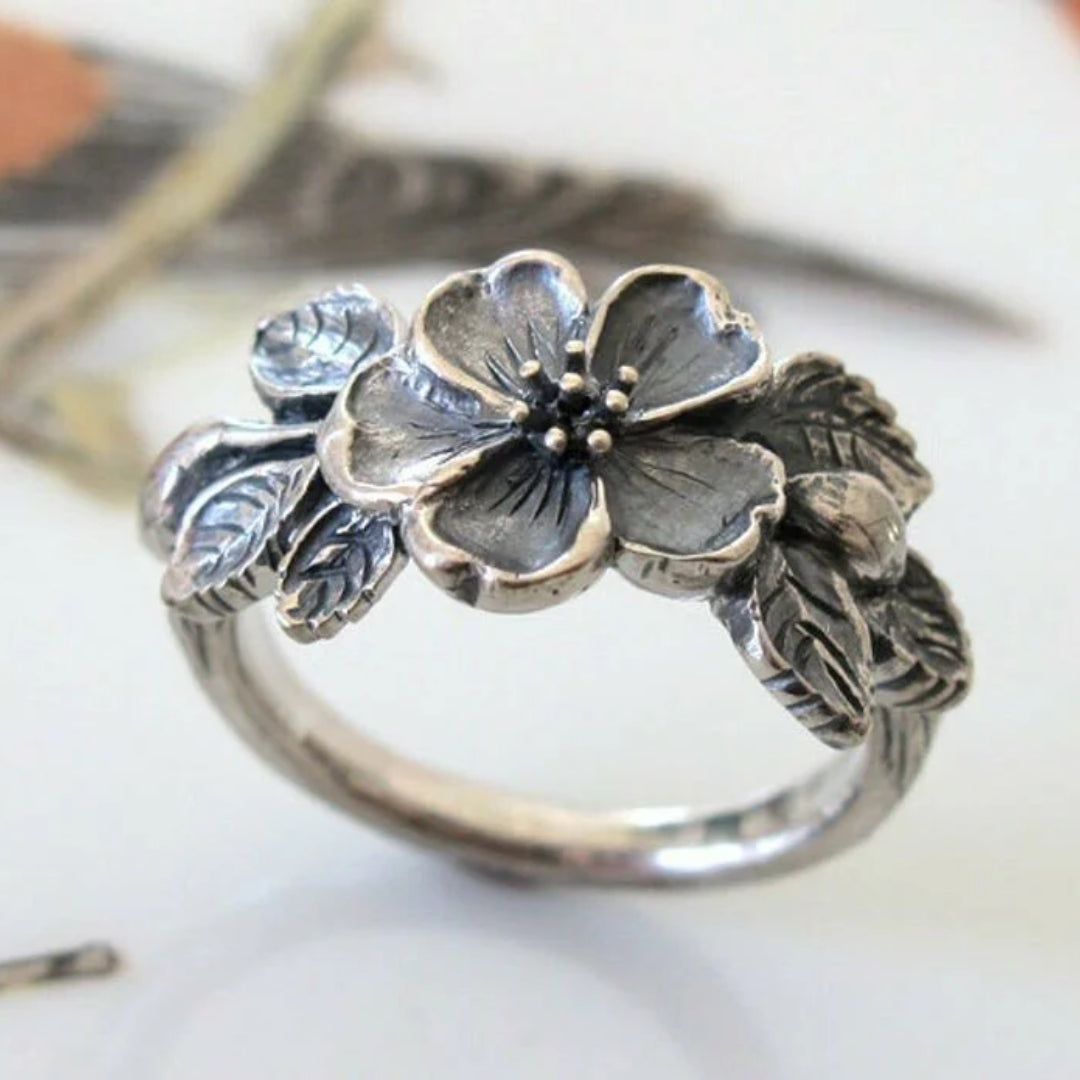 Classic Silver Daisy Ring