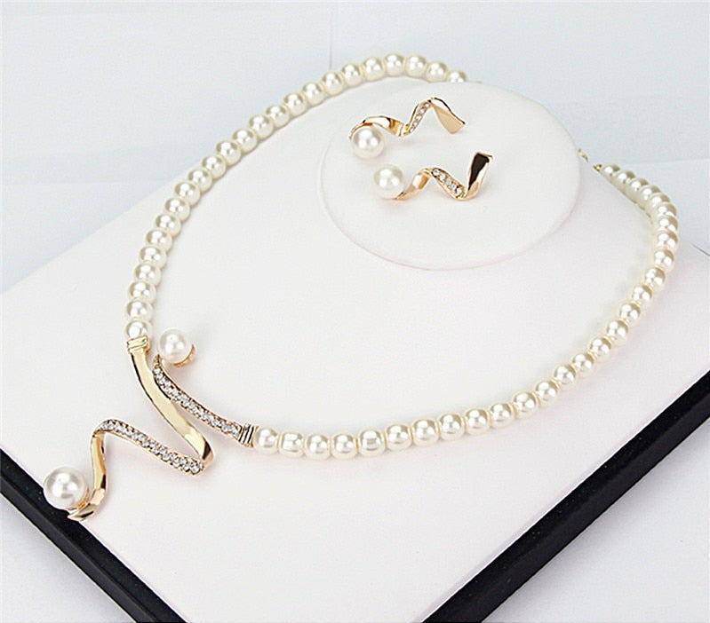 Elegant Natural Pearl Necklace and Earring Set - Buy One, Get One Free!