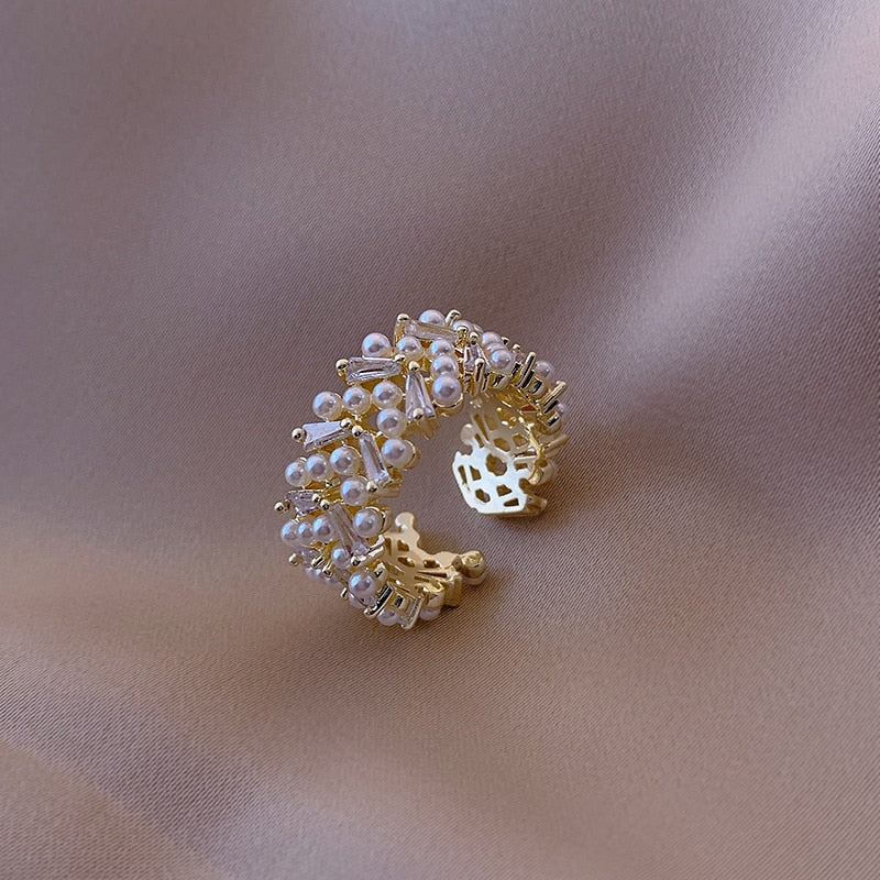 Elegant Gold Pearl Ring