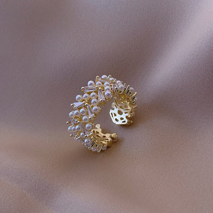 Elegant Gold Pearl Ring