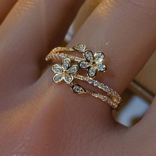 Stunning Gold Ring with Vibrant Floral Design
