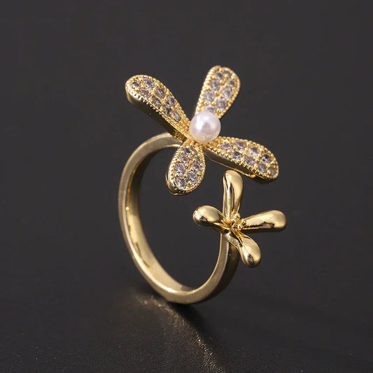 Retro Radiant Pearl Daisy Ring