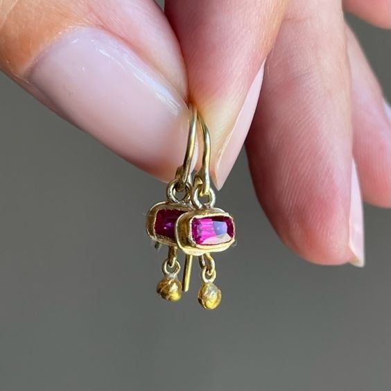 Retro Red Square Glass Earrings with Gold Accents