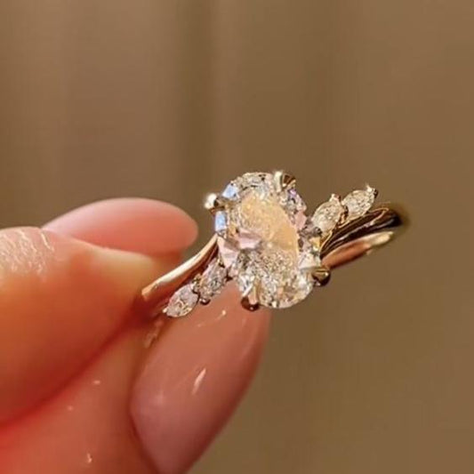 Elegant Vintage Zirconia Ring