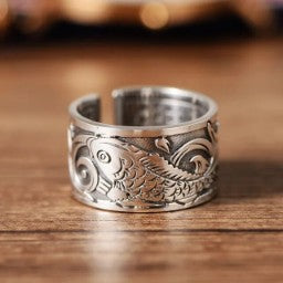Antique Silver Ring with Open Sea Design