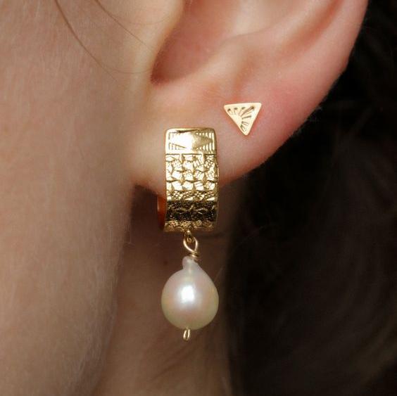 Classic Gold-Plated Earrings with Pearls