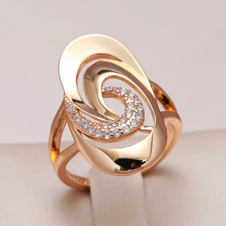 Luxurious Zirconia and Gold Ring