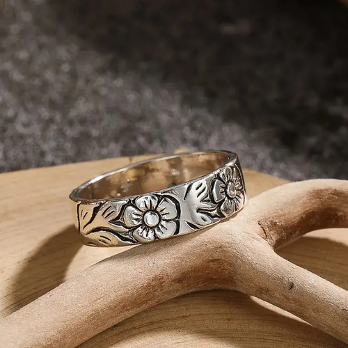 Retro Floral Ring